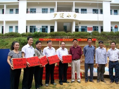 阳江市新华书店到双滘镇慰问山区学校师生